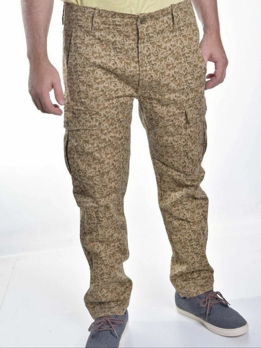 LEVI'S  Original slim Straight Cargo Specification 99% Cotton.